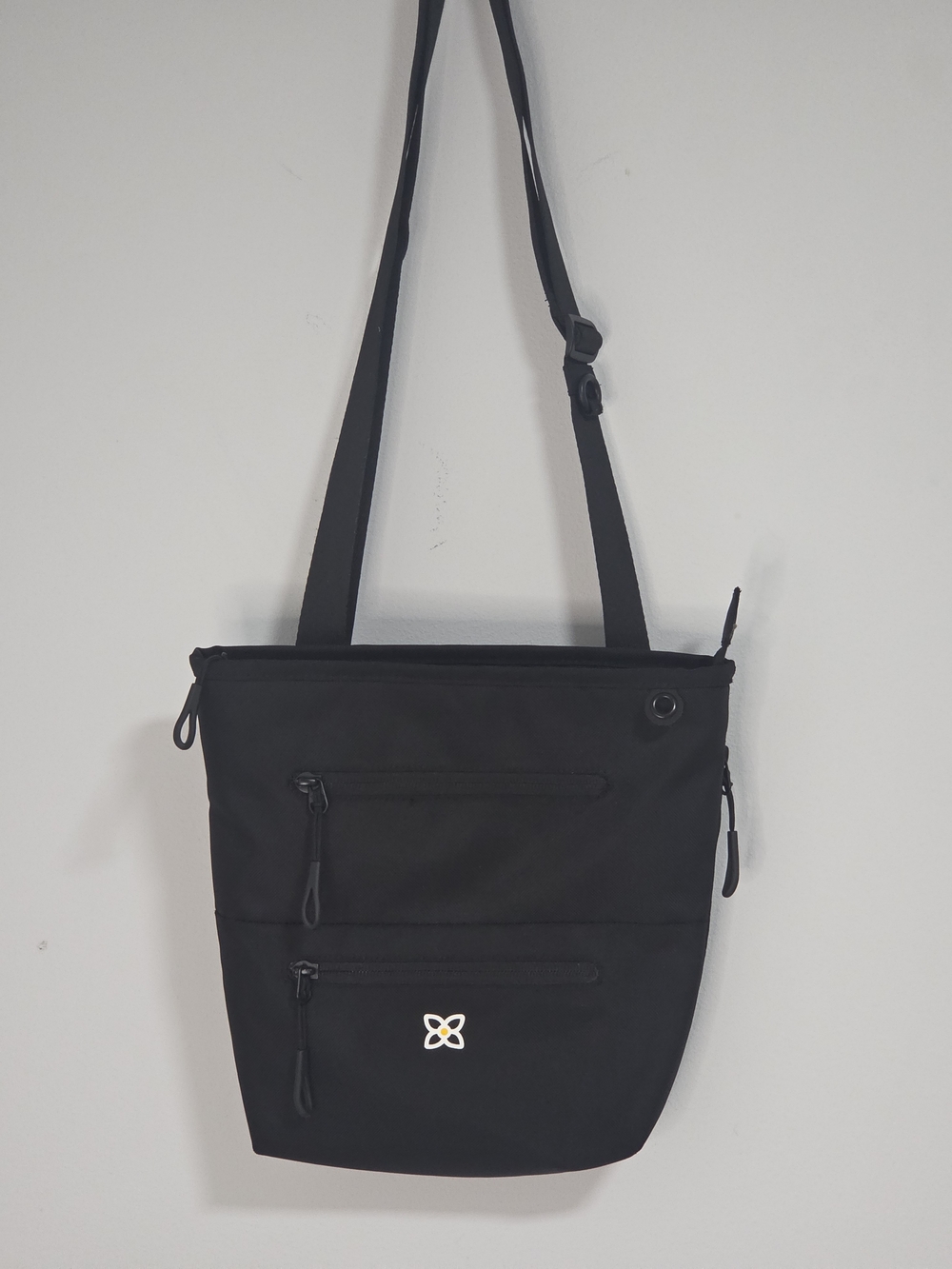 NWOT  Sherpani Sadie Crossbody Bag in Raven Black